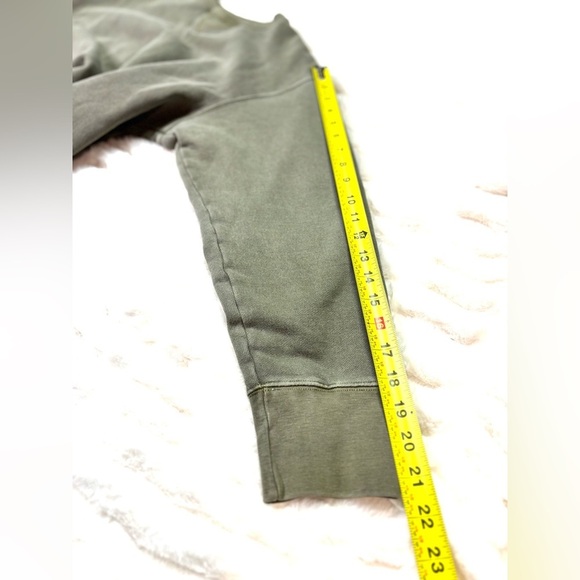 Mod-O-Doc Women’s Crew Neck Olive Green Sweetshirt Size 1 Excellent Condition - Picture 5 of 8